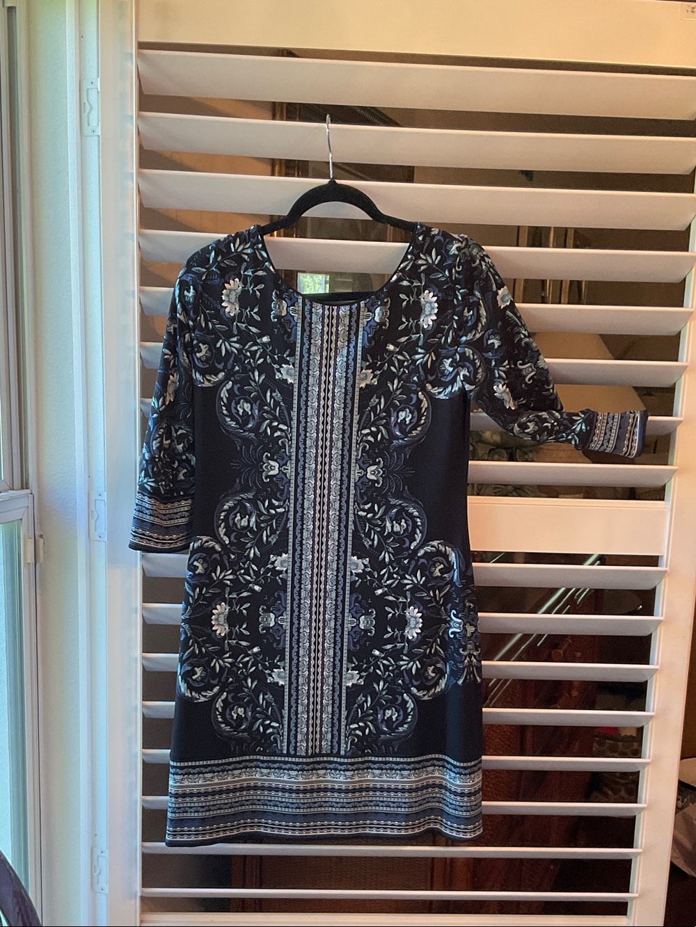 Elegant Black and Blue Floral Shift Dress size S